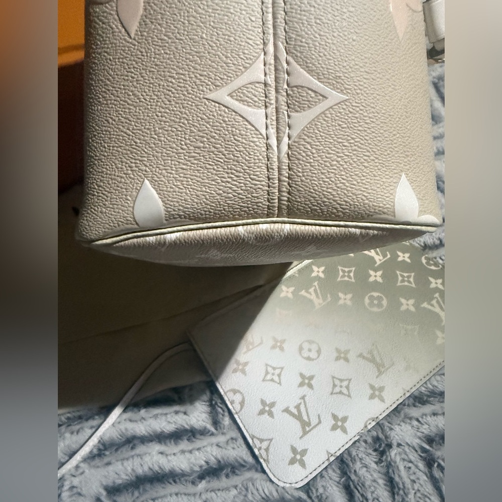 Louis Vuitton Limited Edition “Spring In The City” Khaki MM - Picture 9 of 14